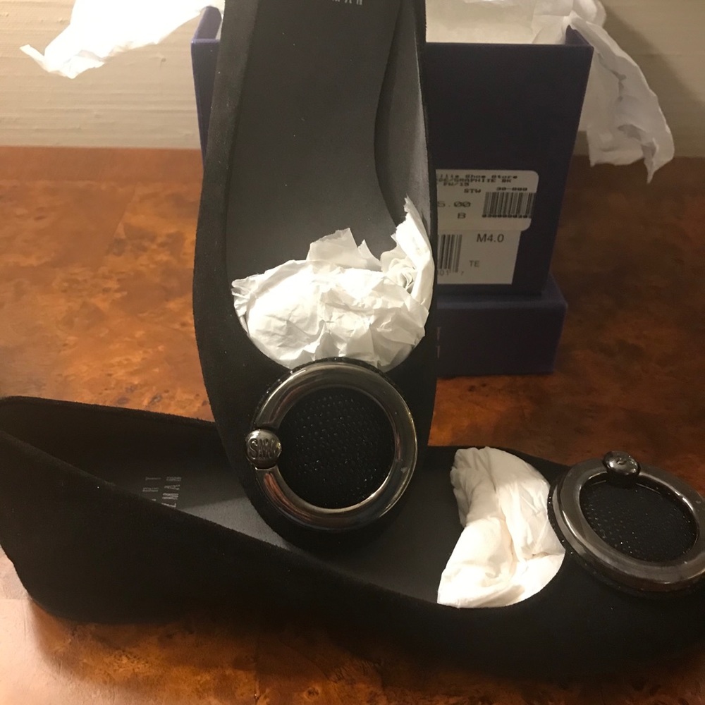 Ladies size 4 Dressy suede black flat shoe